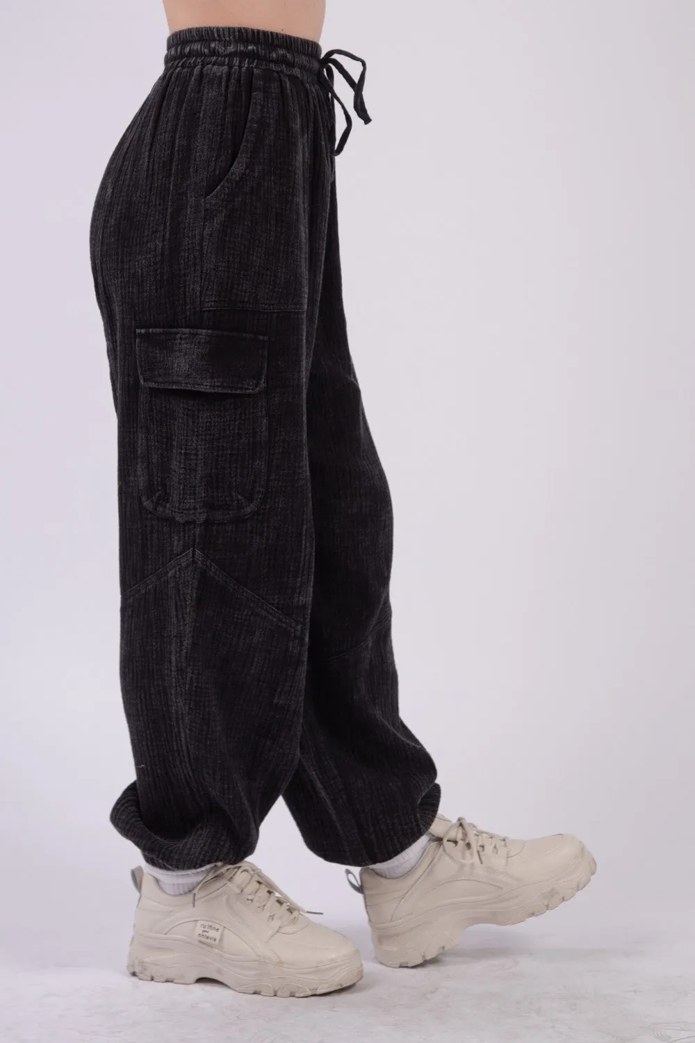 It’s a Breeze Washed Woven Crinkle Gauze Drawstring Cargo Pants in Black