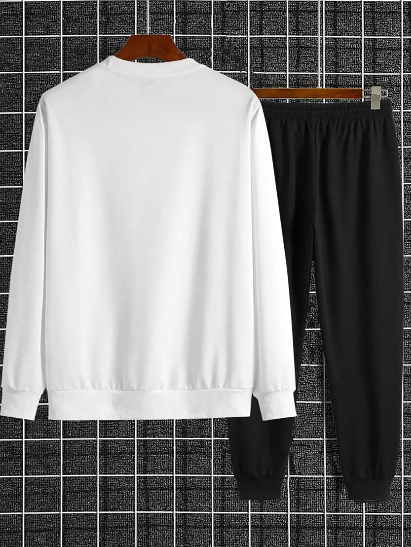 Manfinity EMRG Men's Colorblock Graffiti Graphic Print White Crew Neck Sweatshirt And Slim Jogger Pants Tracksuit Set, Young Street Style For Autumn/Winter