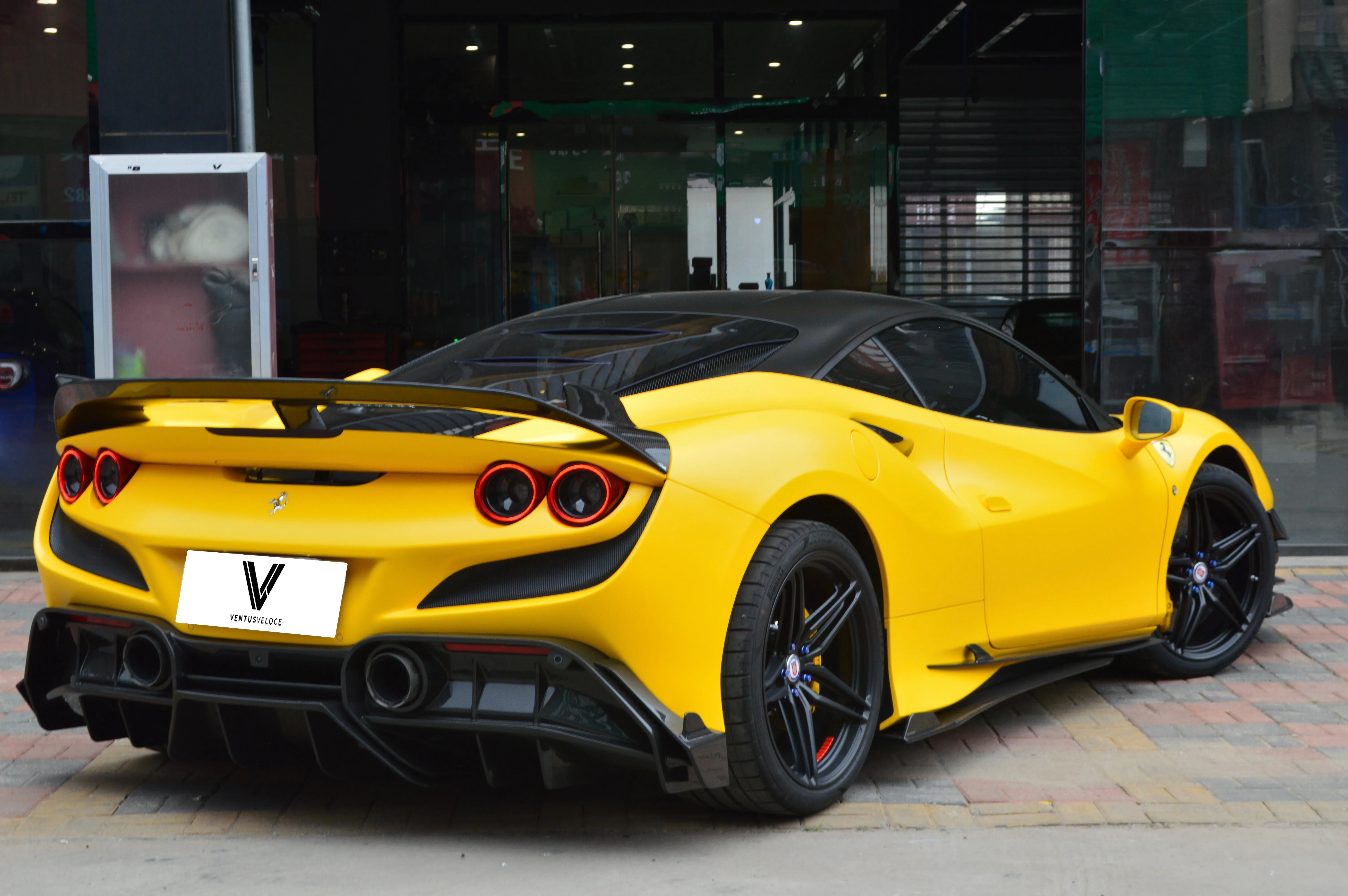 Ventus Veloce Side Skirts for Ferrari F8 Tributo Spider Carbon Fiber